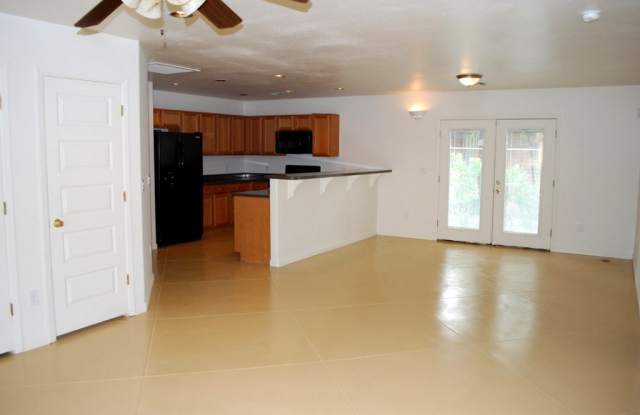 Modern 4 Bed 5 Bath Near UofA – Private Baths & Off-Street Parking photos photos