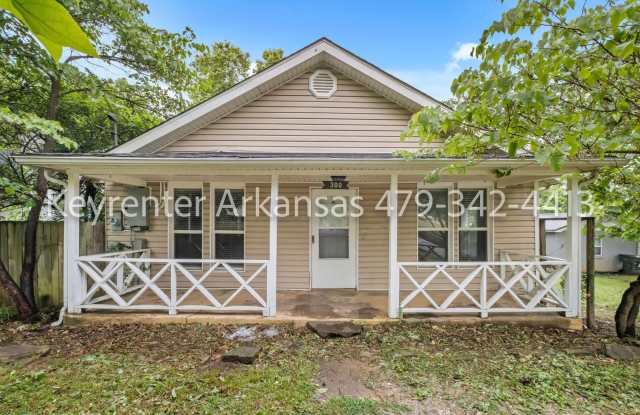 Classic Fayetteville Charm Near Dickson Street with Stunning Outdoor Space photos photos