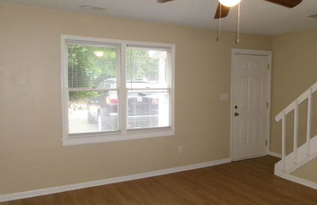 RENT SPECIAL - 2 bedroom townhome walking distance to the Waterfront Gallery 3