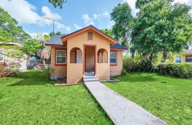 136 W ORANGE AVENUE - 136 West Orange Avenue, Lake Wales, FL 33853