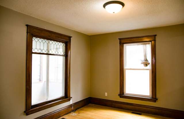 Beautiful 5 Bedroom Close by The U of M for Sept 2027!~ Gallery 4