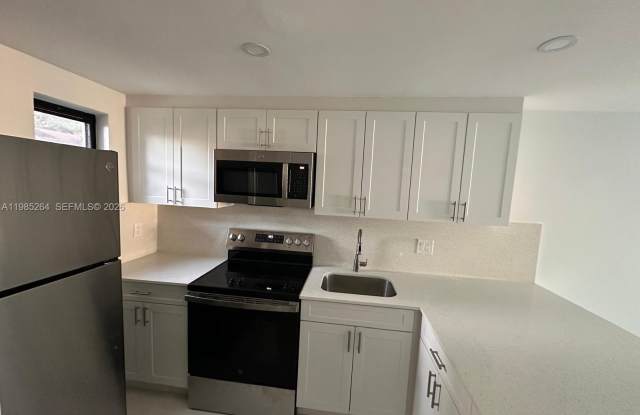 1901 NW S River Dr photos photos