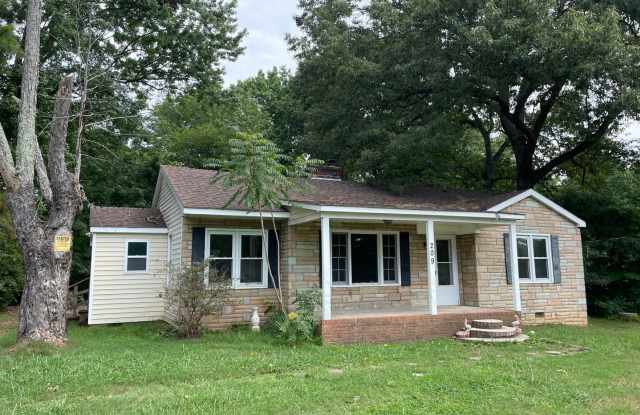 209 CECIL DRIVE - 209 Cecil Drive, Winston-Salem, NC 27105