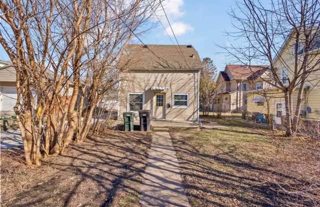 309 W 10th St - Cedar Falls photos photos