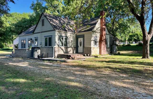 Charming Rural Retreat Just Outside Abilene, KS photos photos