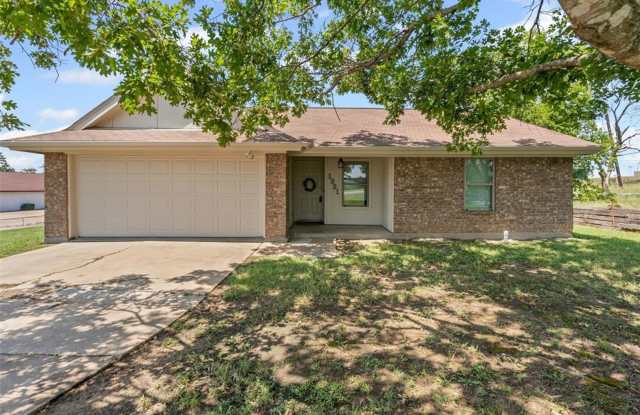 Charming 3-bedroom 2 bath Home Located in Cleburne. photos photos