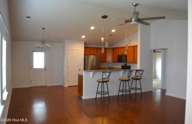 692 Pickering Drive NW Gallery 4
