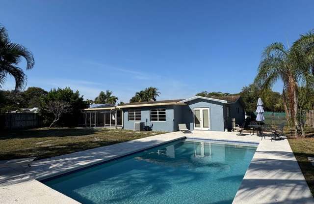 3/2 Pool  Patio home in Stuart! Pool  Lawn care included! photos photos