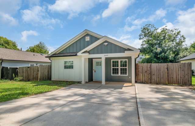 LIVE CLOSE TO THE ACTION — Modern 3-Bedroom Rental in Charlotte’s Reid Park! Gallery 4