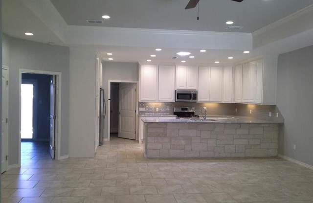 1503 Club Dr Gallery 2