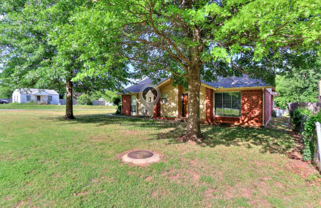 Charming 2-Bedroom, 2-Bath Home on a Spacious Corner Lot in Midwest City! Gallery 4