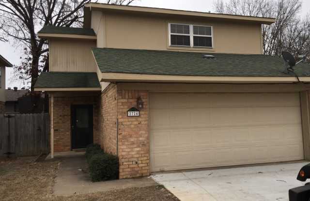 3/2/2 Fence yard Great location LISD photos photos