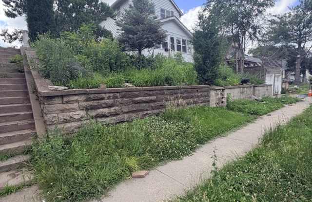 1336 S 25th Ave - 4 Bed/2 Bath in Columbus Park | Hardwood Floors, Full Appliance Package, Detached Garage photos photos