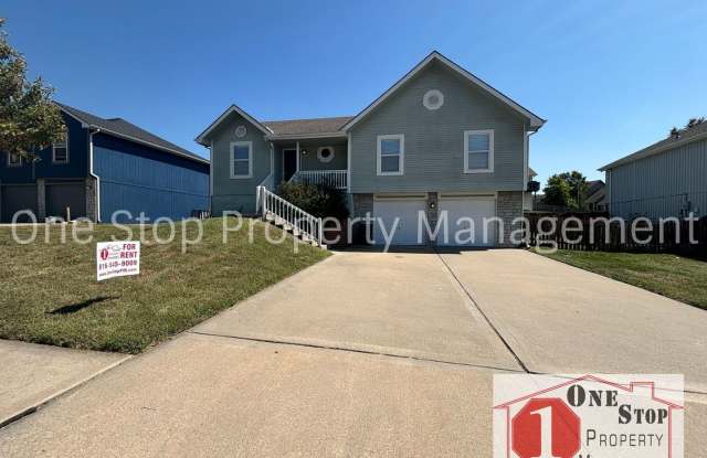 Gorgeous 3 Bedroom Home with Fully Fenced Yard - 10819 North Donnelly Court, Kansas City, MO 64157