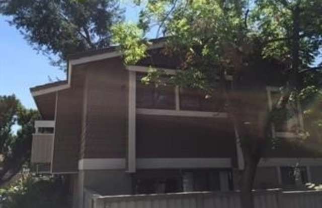 270 Streamwood Gallery 3