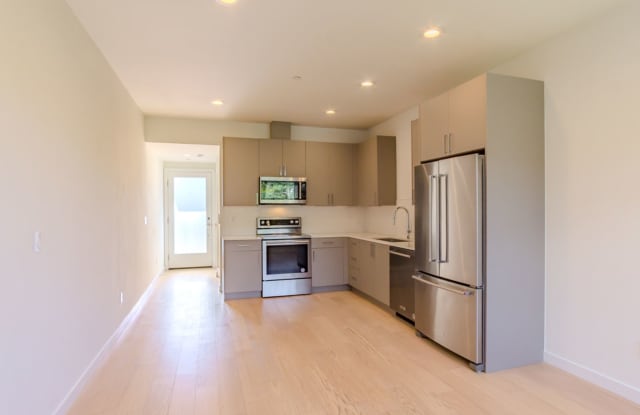 2bd/2ba Seattle Townhome Gallery 4