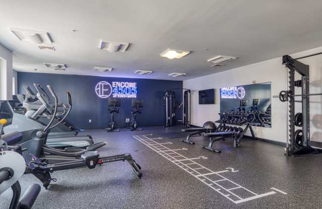 Encore 4505 at Town Center Apartments Gallery 2