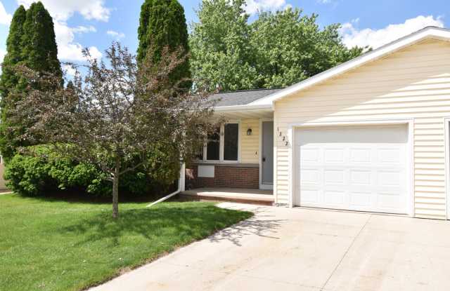 Charming Home with Garage and Yard! PETS WELCOME photos photos