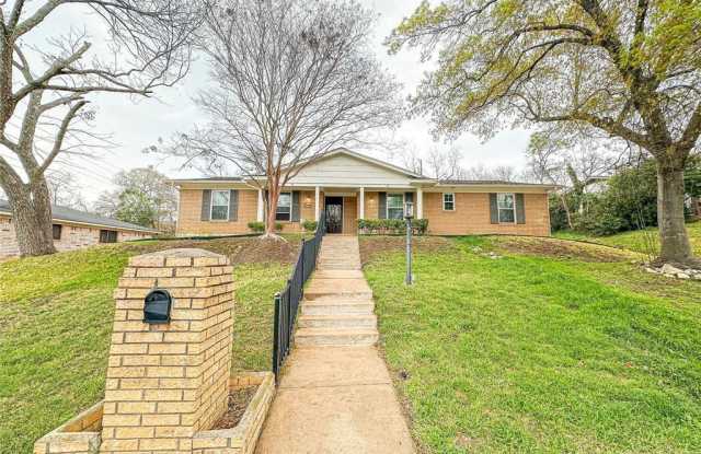 1125 Wedgewood Drive - 1125 Wedgewood Drive, Woodway, TX 76712