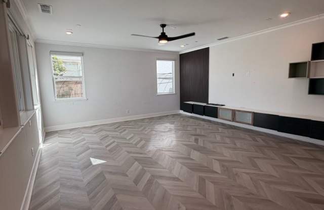 Beautiful 2022-Built 4-Bedroom Home in Elk Grove with Loft & Solar Gallery 4