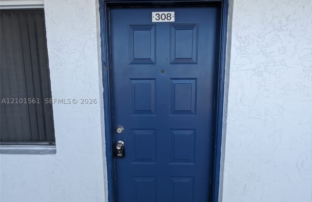 8540 N Sherman Cir Gallery 2