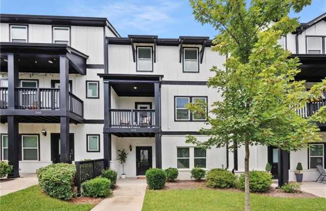 504 Hampton Crossing Gallery 1