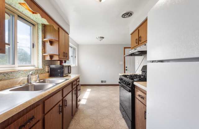 1121 Church Ave photos photos