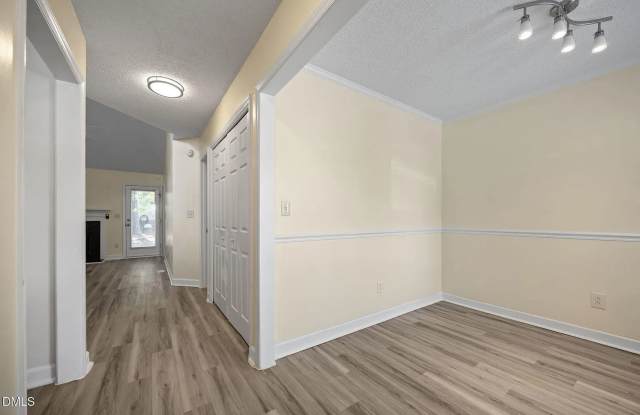 Room in 3 Bedroom Home in Raleigh Gallery 4