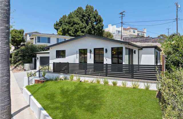 2200 Mantis Avenue photos photos