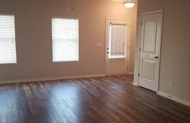 1560 Iris Walk Gallery 4