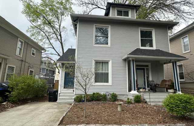 1841-1843 Edgeland Ave photos photos