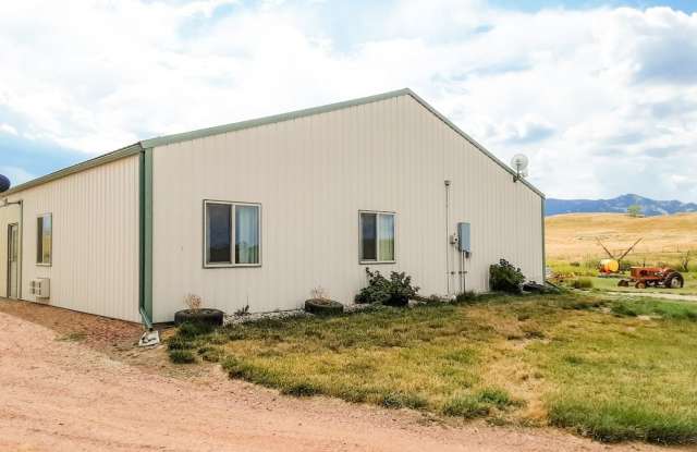 * September to May* Horse and dog friendly, 2 bedroom Barn Apartment Gallery 3