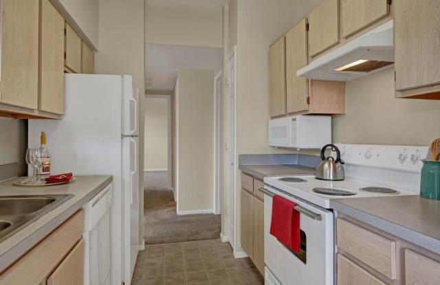 Camelback Pointe Apartment Homes Gallery 4