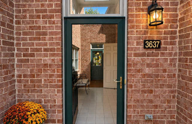 Spacious 2-Bedroom, 2-Bath Condo in Desirable Hurstbourne Ridge – Attached 2-Car Garage & Community Amenities! Gallery 3