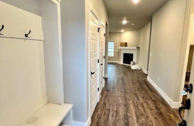 2735 S Olive Court Gallery 2