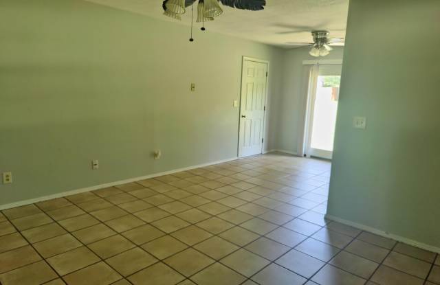 507 S Winfield Avenue Gallery 4