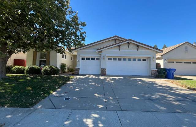 4BR | 2BA | 2060SF | 3 Car Garage - Tenant pays $175 monthly towards WS photos photos