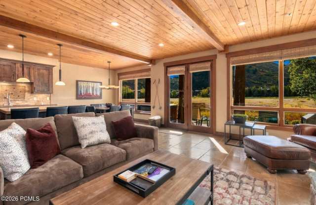 1790 N Deer Valley Drive Gallery 1
