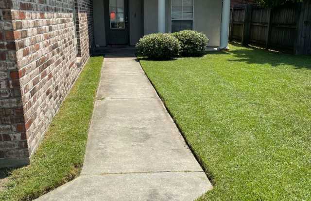 Must see! Available Now! Nicholson Lake Subd. 3/2 with an Office and Lake View Gallery 1