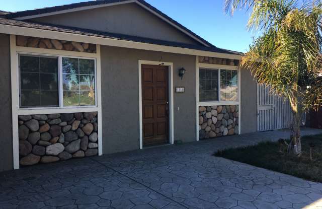 1111 Central Ave - 1111 Central Avenue, Hollister, CA 95023