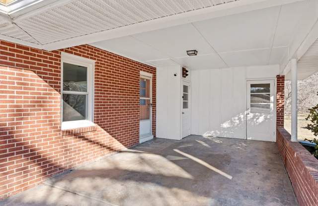 4 Bedroom Home For Rent in Central, SC Gallery 3