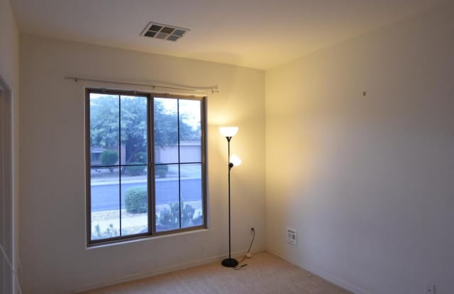 7117 N 73RD Drive Gallery 4