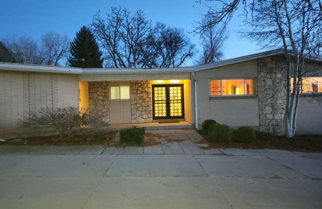 Beautiful 5 Bd 3.5 Ba Home in Holladay photos photos