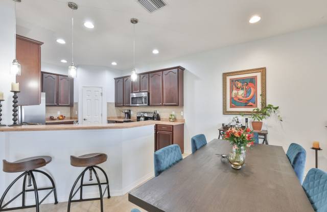 Gorgeous Pool Home @ Bahia Lakes! Gallery 4