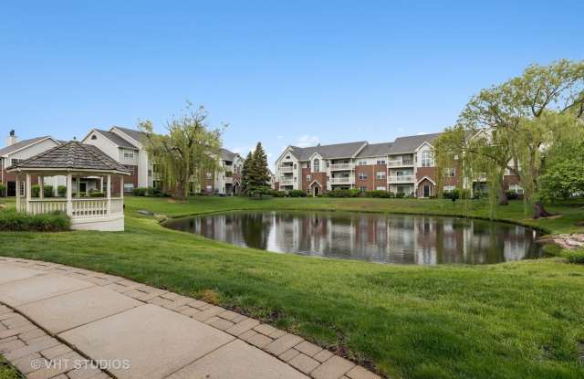 31 Kensington Circle - 31 Kensington Circle, Wheaton, IL 60189