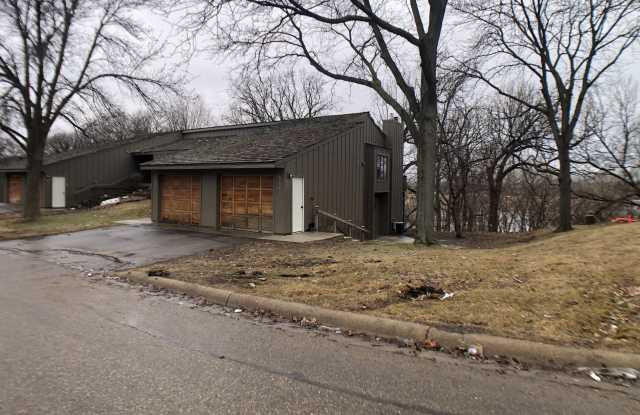 8994 Neill Lake Road - 8994 Neill Lake Road, Eden Prairie, MN 55347