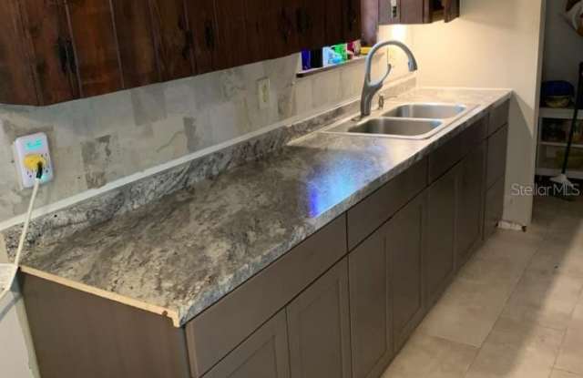 4919 NE 18 Trail Gallery 3