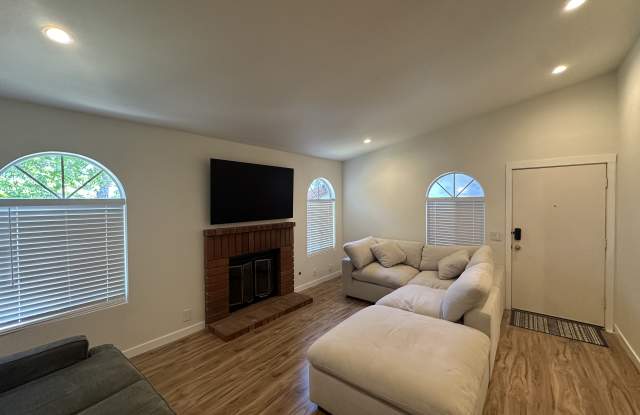 7130 Woodlake Avenue photos photos