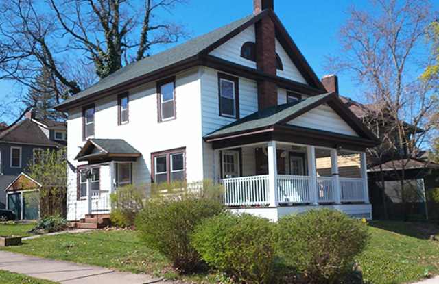 Beautiful Corner Lot Home On Quiet Residential Street - Available 6/1/26 photos photos