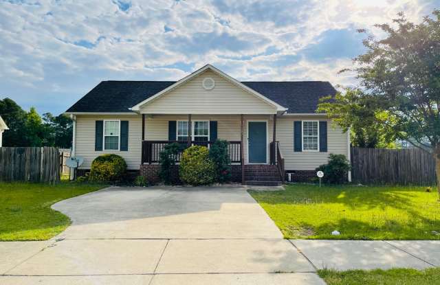 ADORABLE 3 BR, 2 BA W/ FENCED-IN BACKYARD *CONVENIENT GOLDSBORO LOCATION* photos photos